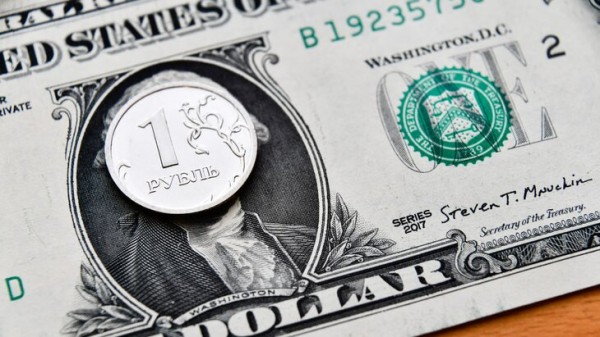 Внебиржевой курс доллара опустился ниже 80 рублей Внебиржевой курс доллара опустился ниже 80 рублей