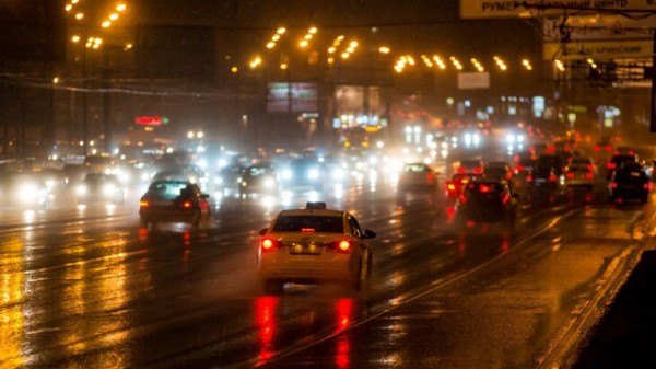 Водителям Москвы рекомендовали отказаться от поездок на автомобилях из-за мокрого снега Водителям Москвы рекомендовали отказаться от поездок на автомобилях из-за мокрого снега