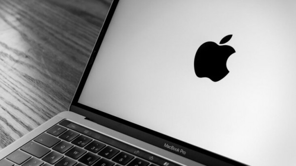 Вооруженные топорами мужчины ограбили два грузовика с продукцией Apple во Франции Вооруженные топорами мужчины ограбили два грузовика с продукцией Apple во Франции