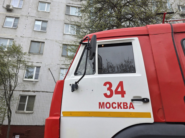 Несколько балконов горят в доме на востоке Москвы Несколько балконов горят в доме на востоке Москвы