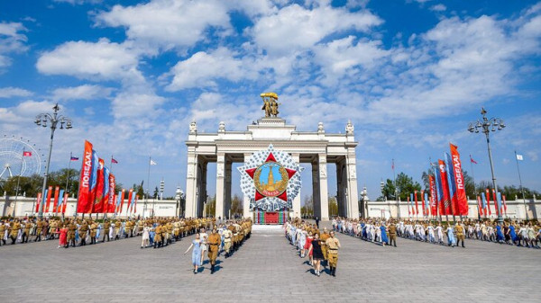 В "Мосфото" показали, как столица встречает 81-ю годовщину Великой Победы В "Мосфото" показали, как столица встречает 81-ю годовщину Великой Победы